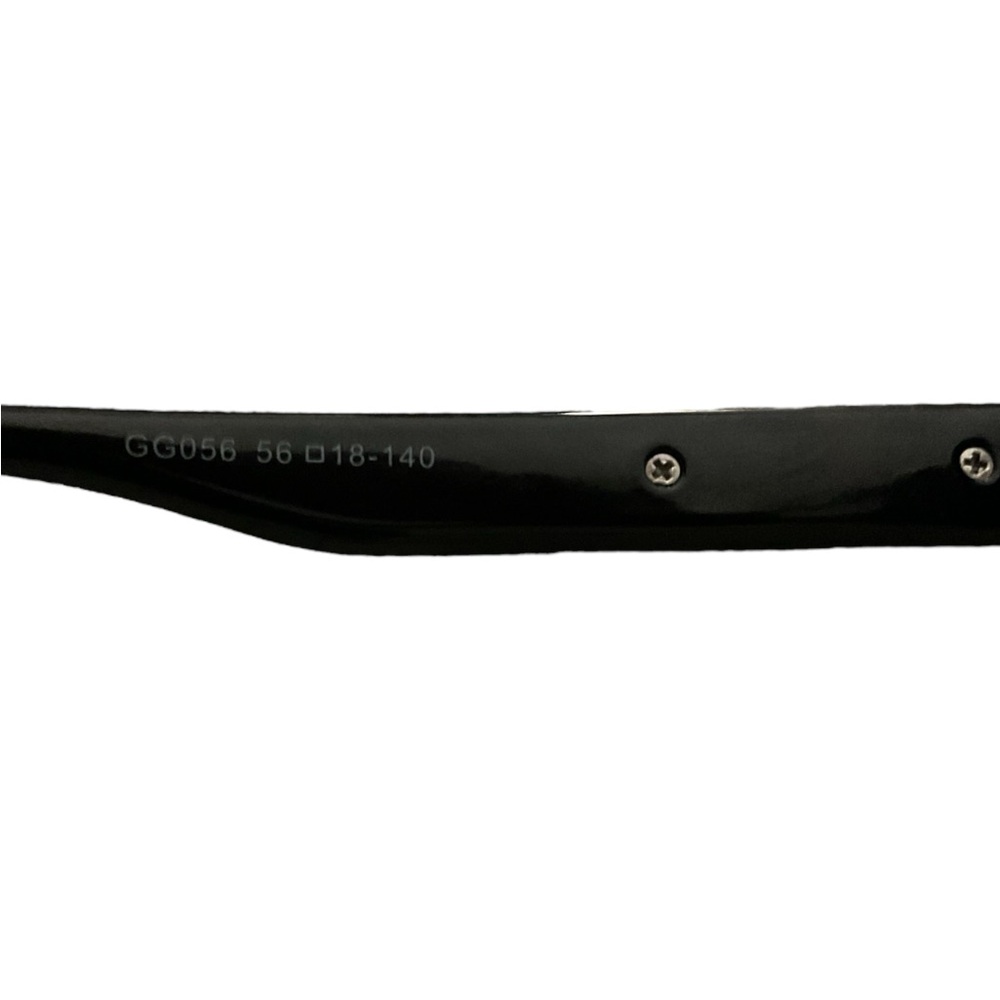 Stylish Black Gucci Sunglasses - Picture 5 of 7